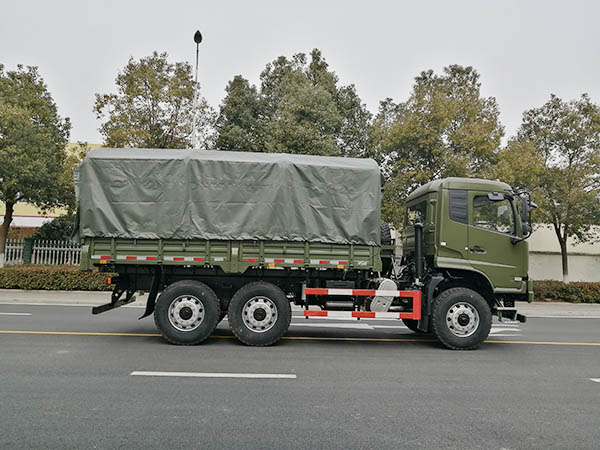沙漠越野運兵車