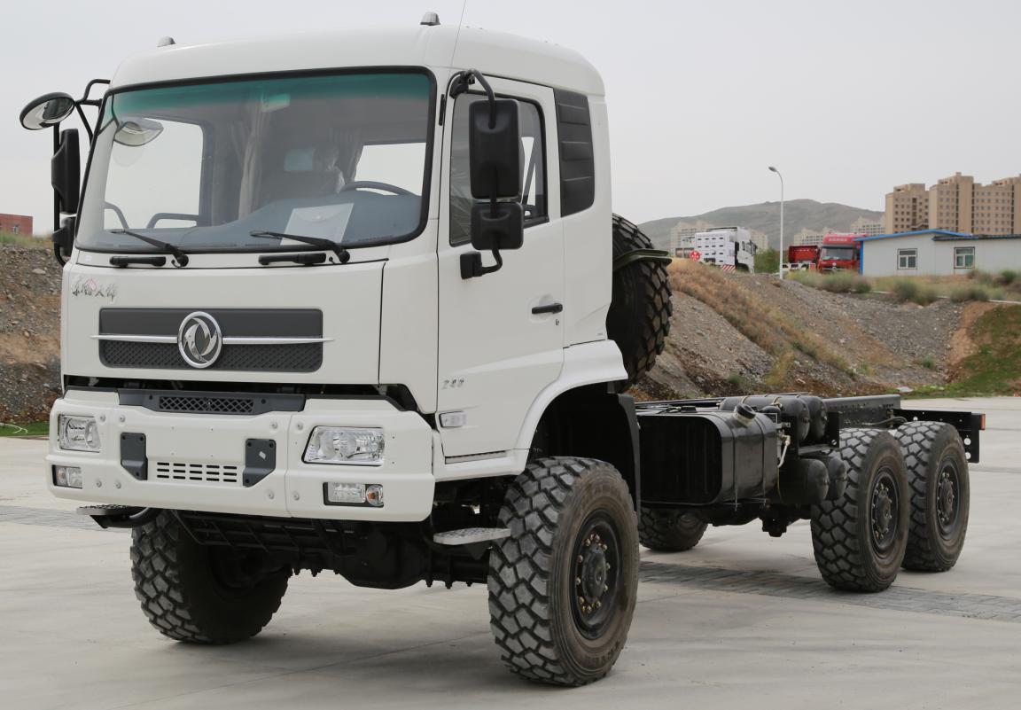 內蒙古客戶訂購東風6*6六驅底盤車