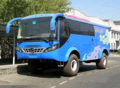 東風沙豹越野客車，4×4全驅沙漠越野客車