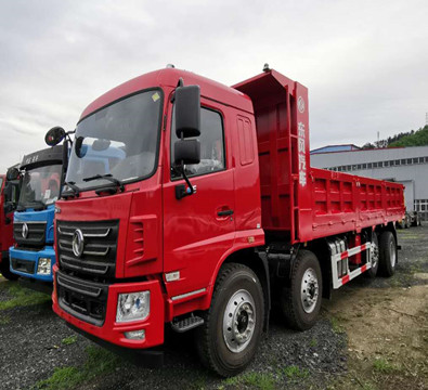 前四后六輕量化8x2自卸車